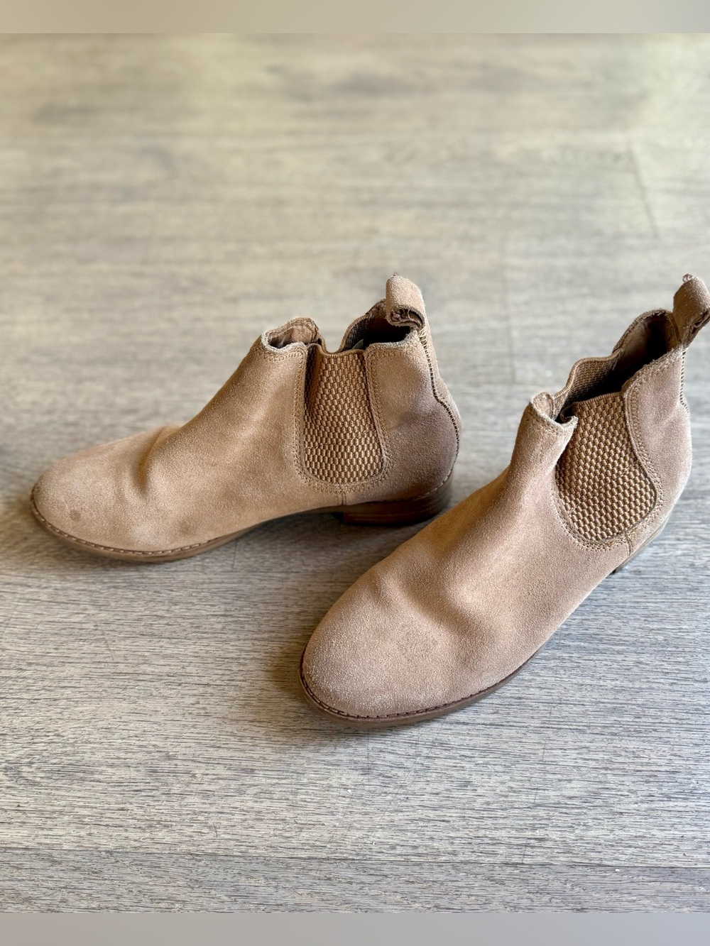 Toms • Tan Suede Chelsea Ankle Boots